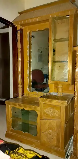 ড্রেসিং টেবিল