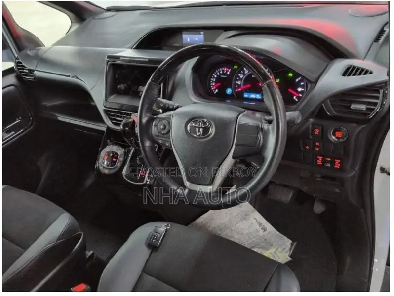 Toyota Noah WXB NON HYBRID 2021