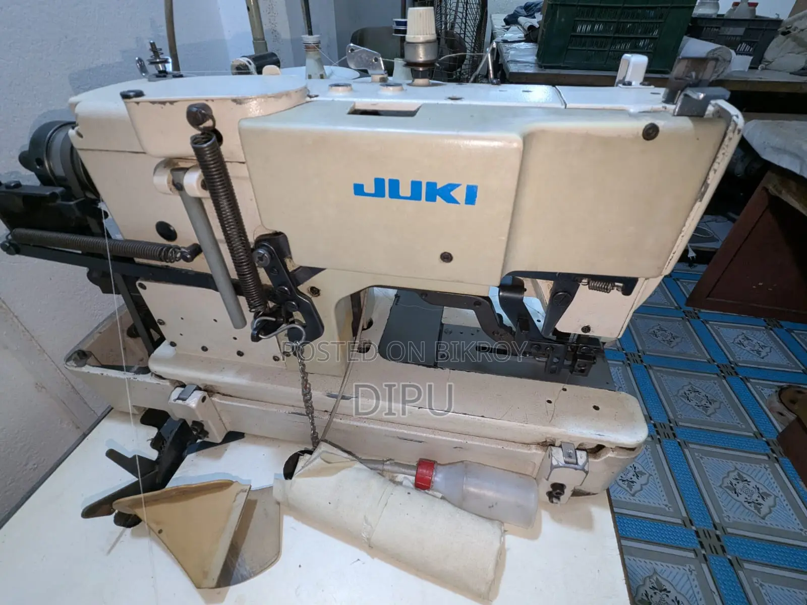 Juki ব্র্যান্ডের একটি বাটন হোল স্টিচ মেশিন বিক্রয় করা হবে