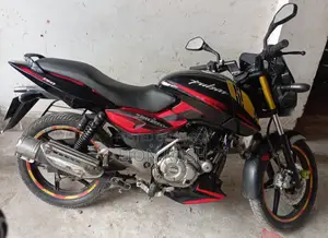 Bajaj Pulsar 150 . 2018