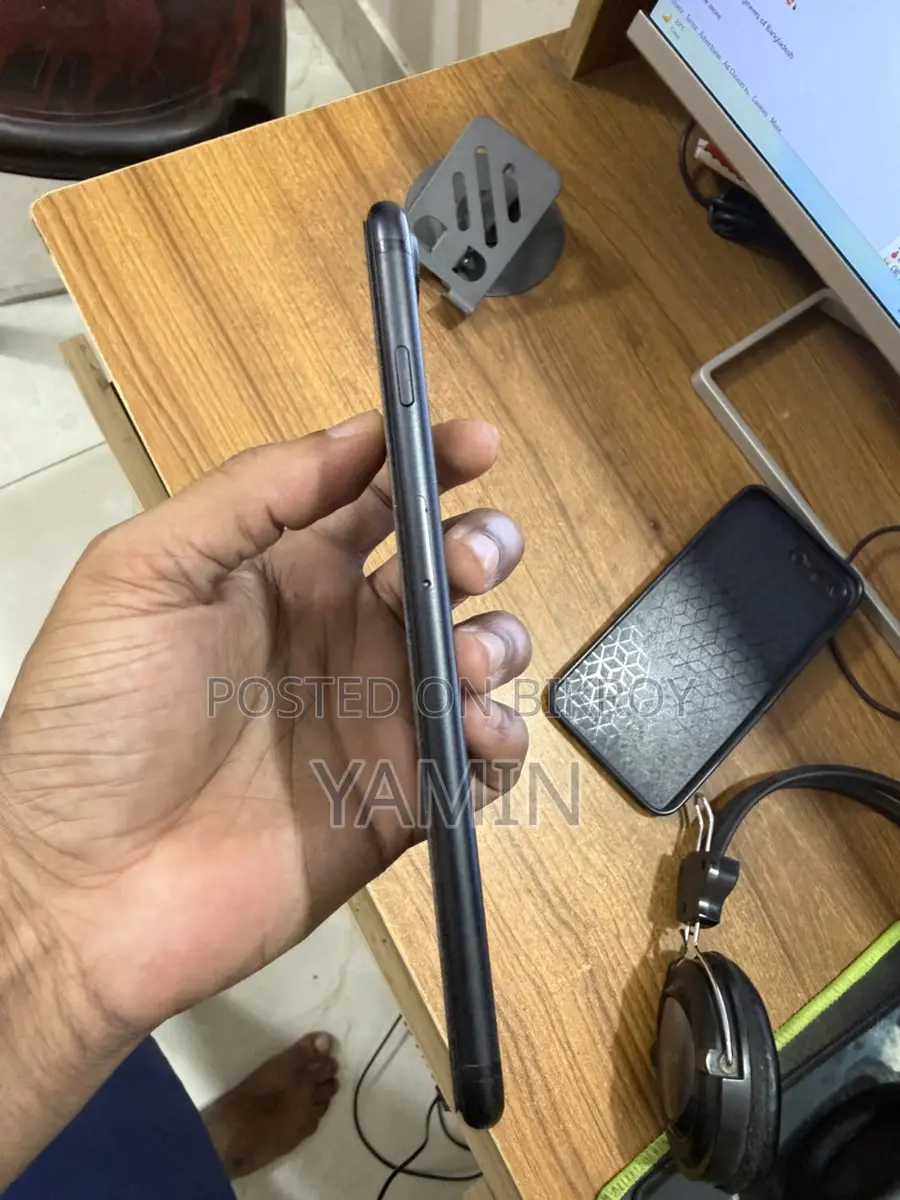 Apple iPhone 7 Plus Jet Black (Used)