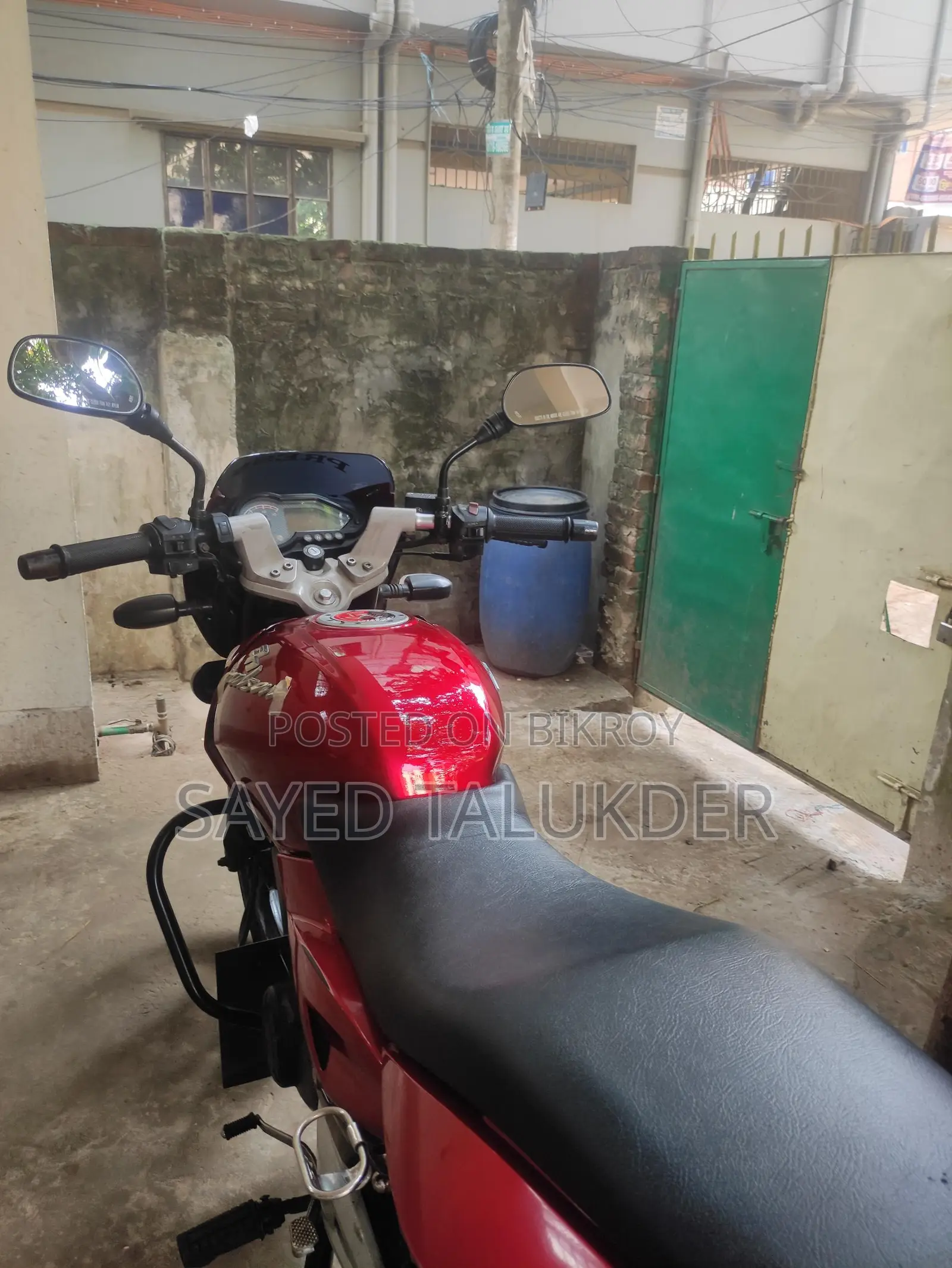 Bajaj Pulsar 150 . 2012