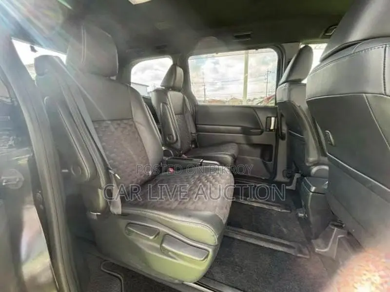 Toyota Voxy Hybrid SZ 2022
