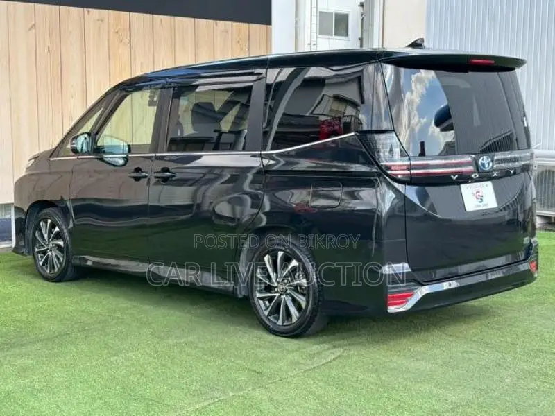 Toyota Voxy Hybrid SZ 2022