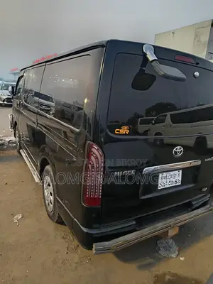 Toyota Hiace 2012