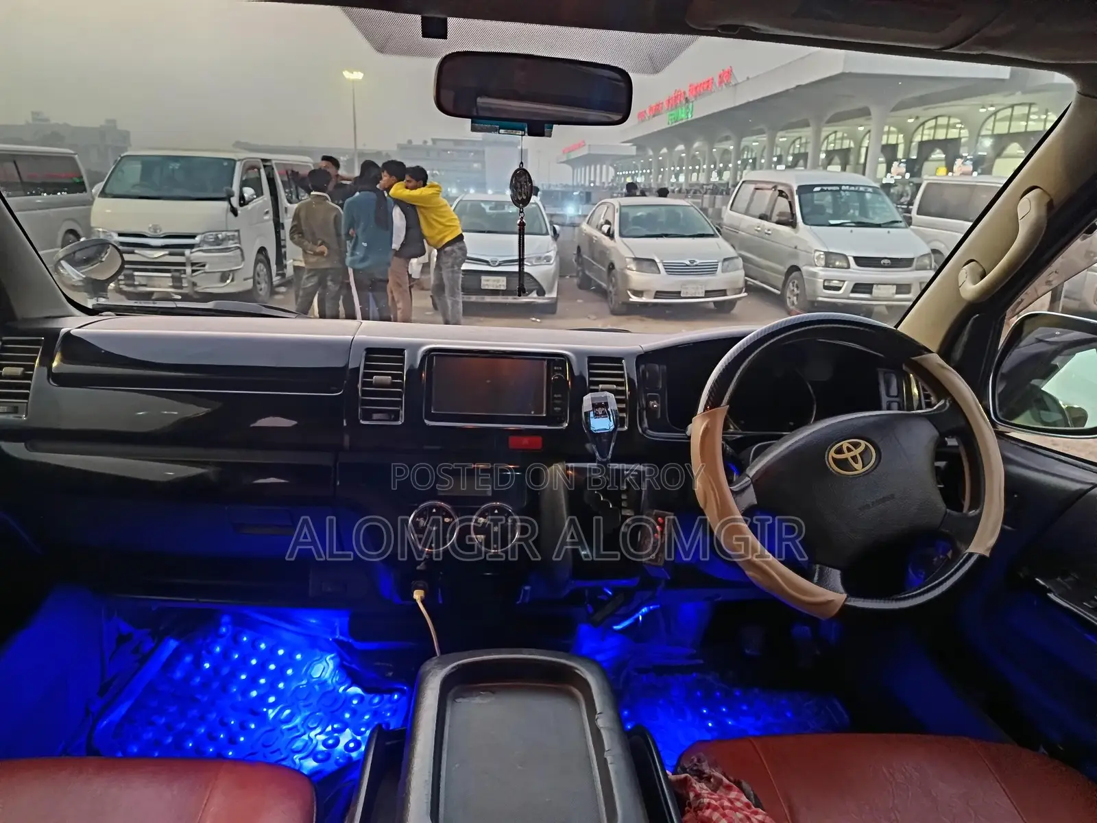 Toyota Hiace 2012