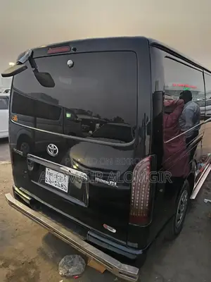 Toyota Hiace 2012