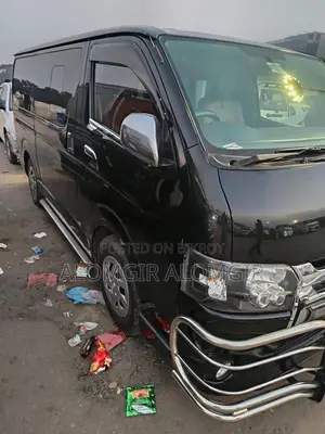 Toyota Hiace 2012