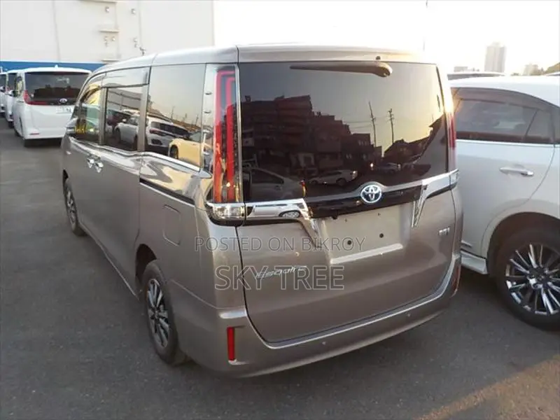 Toyota Esquire Gi Pre. Package 2020