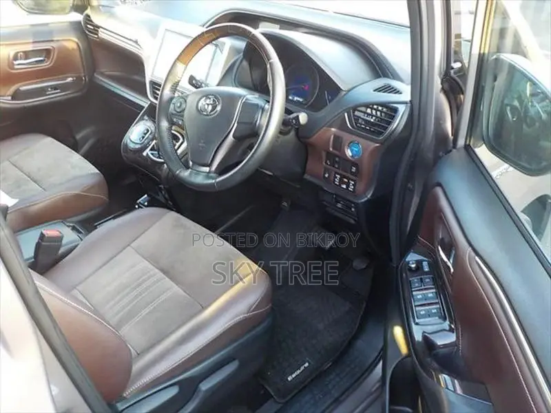 Toyota Esquire Gi Pre. Package 2020