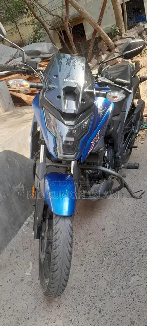 Honda X Blade . 2022