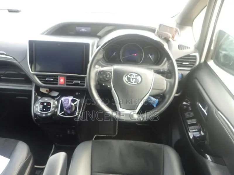 Toyota Esquire GI PREMIUM HYB 4.5 2021