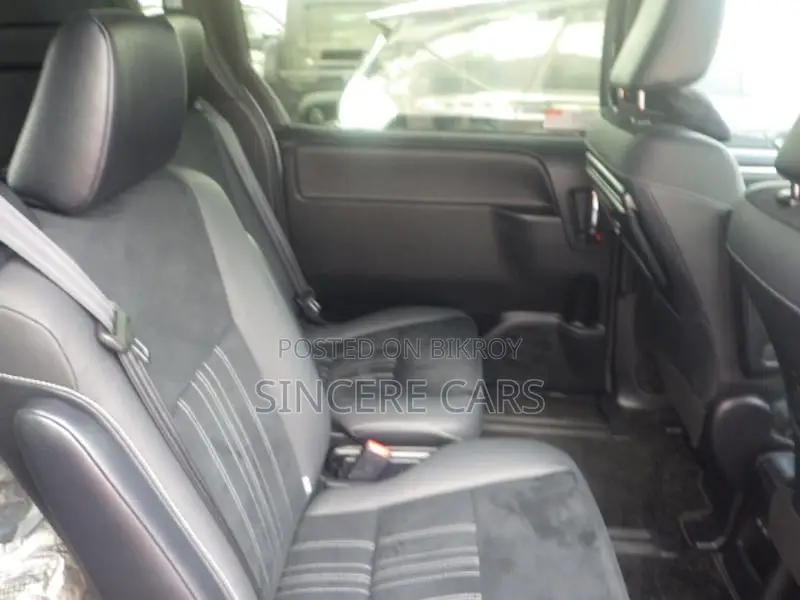 Toyota Esquire GI PREMIUM HYB 4.5 2021