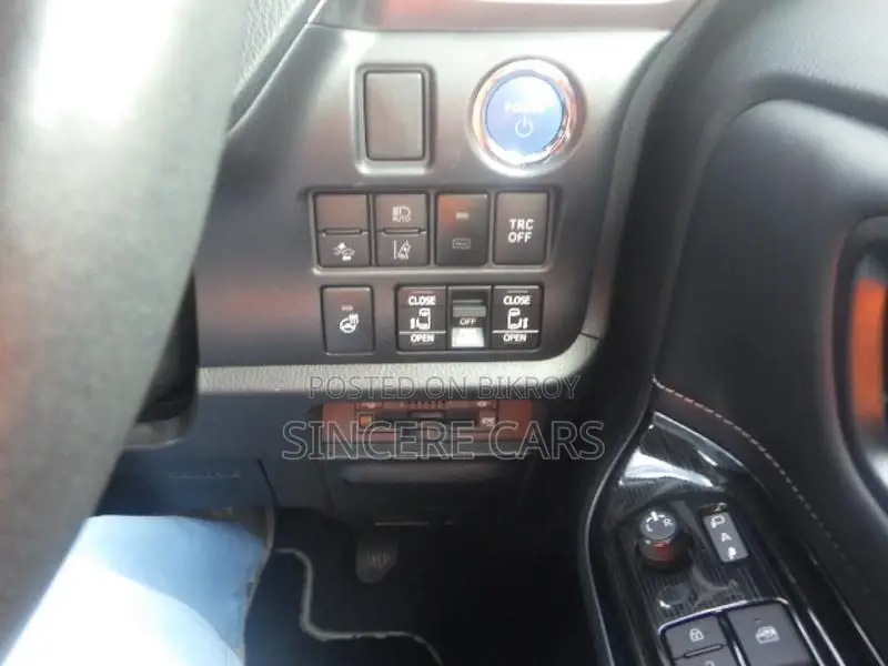 Toyota Esquire GI PREMIUM HYB 4.5 2021
