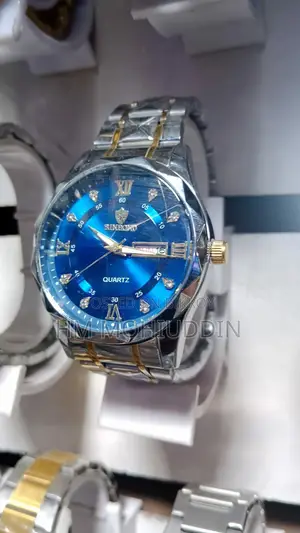 Fashionable Analog Watch – Elevate Your Style Instantly