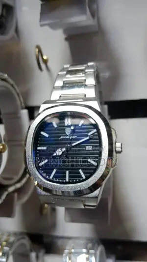 Fashionable Analog Watch – Elevate Your Style Instantly