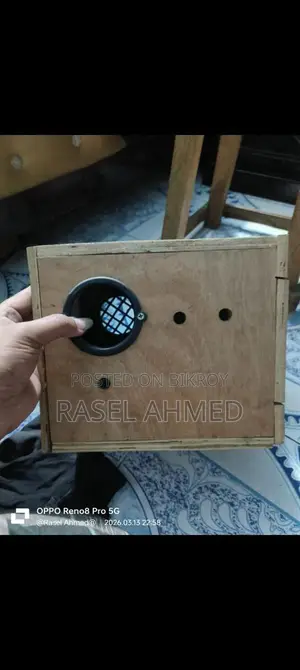 একটা হল ককাটেল বক্স আর দুইটা লাভ বার্ডের