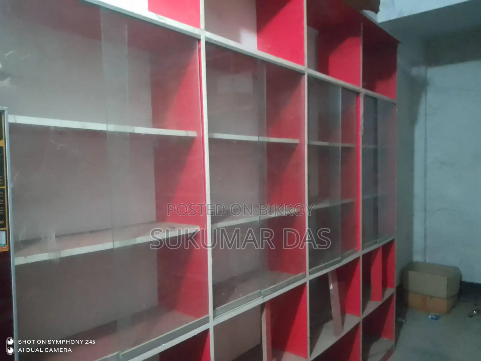 কসমেটিকসর্ দোকানোর ডিসপ্লে রেখ বিক্রয়