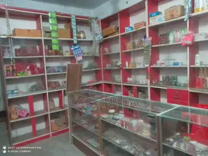 কসমেটিকসর্ দোকানোর ডিসপ্লে রেখ বিক্রয়