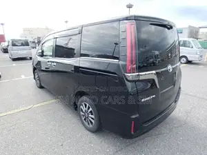 Toyota Esquire Hybrid Gi Premium 2021