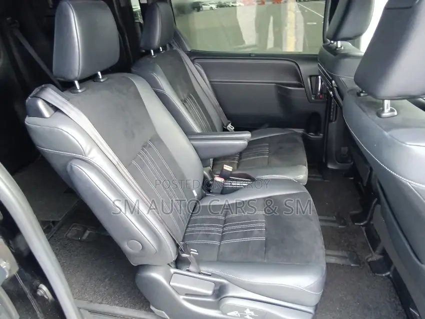 Toyota Esquire Hybrid Gi Premium 2021