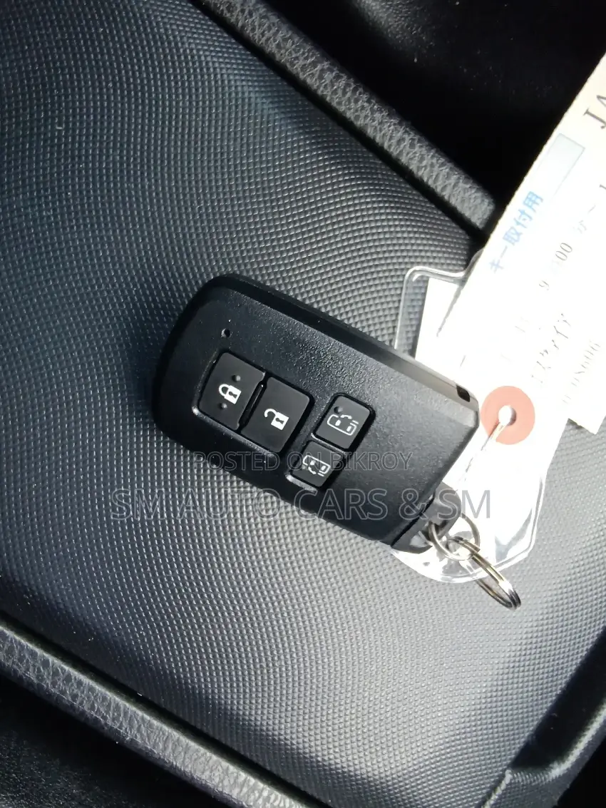 Toyota Esquire Hybrid Gi Premium 2021