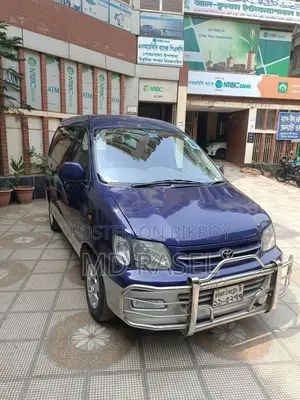 Toyota Noah 2001