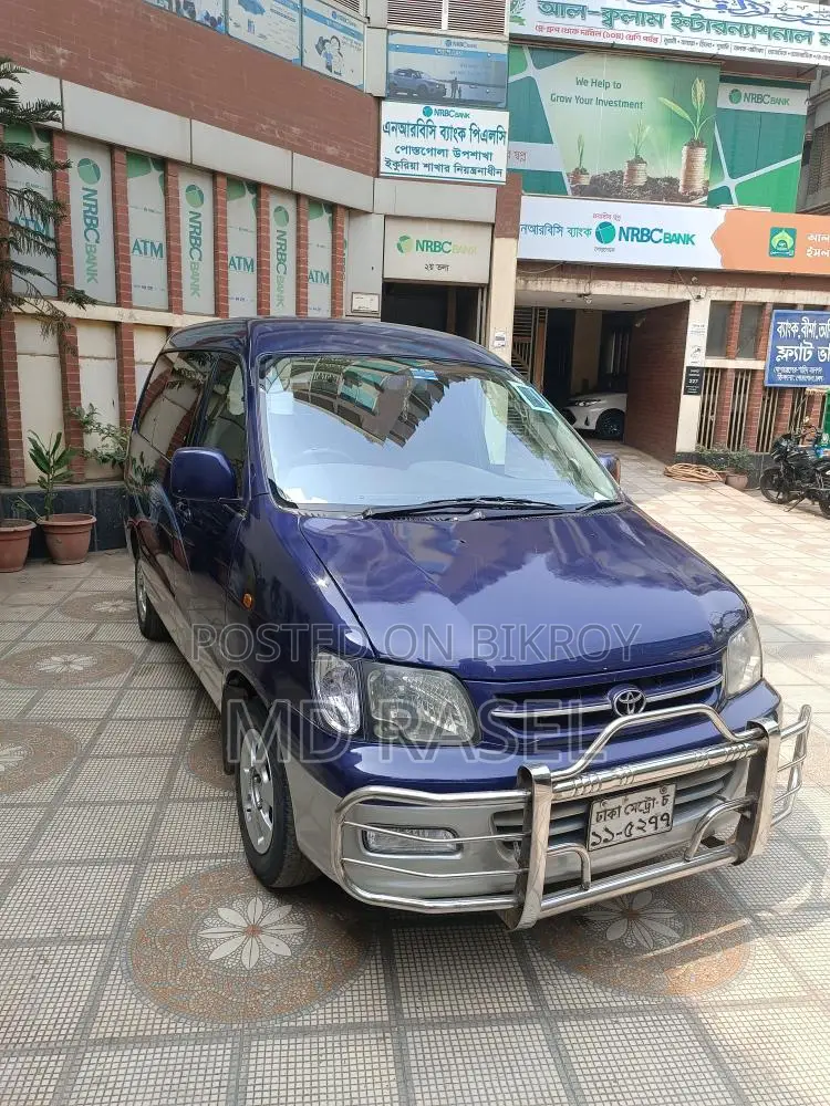 Toyota Noah 2001