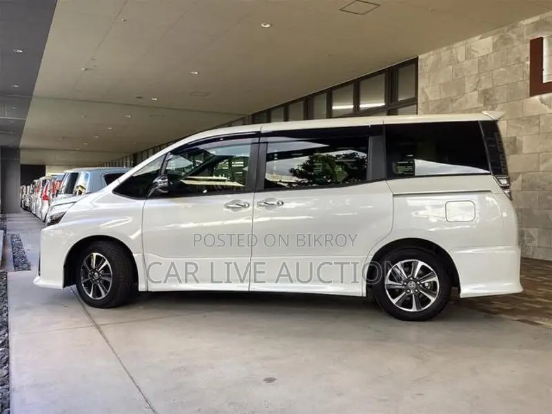 Toyota Voxy Hybrid ZS Kerameki 2021