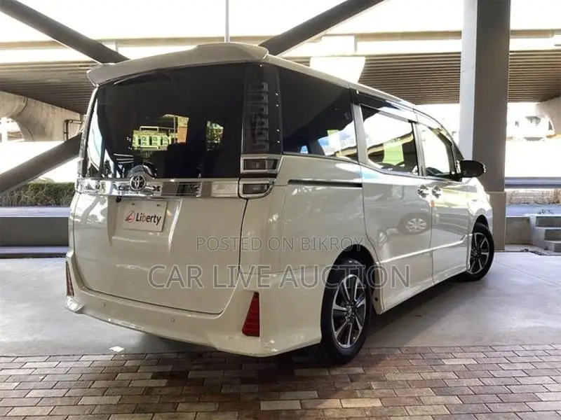 Toyota Voxy Hybrid ZS Kerameki 2021