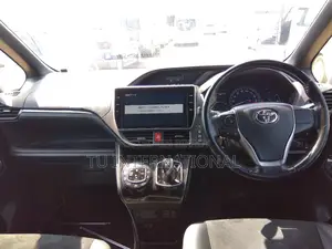 Toyota Esquire GI PREMIUM 2020