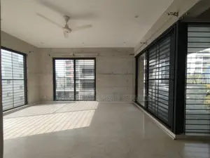 বারিধারায় ৪০০০ বর্গফুটের ভালো মানের সেমি ফার্নিশড ফ্ল্যাট ভাড়া
