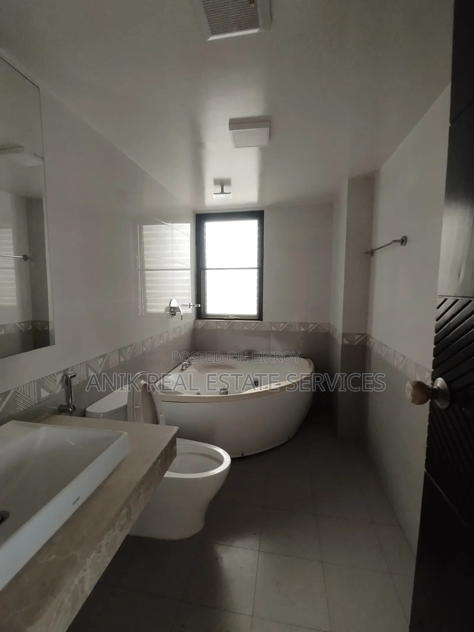Good Quality 4000 Sft Semi Farnised Flat Rent At Baridhara