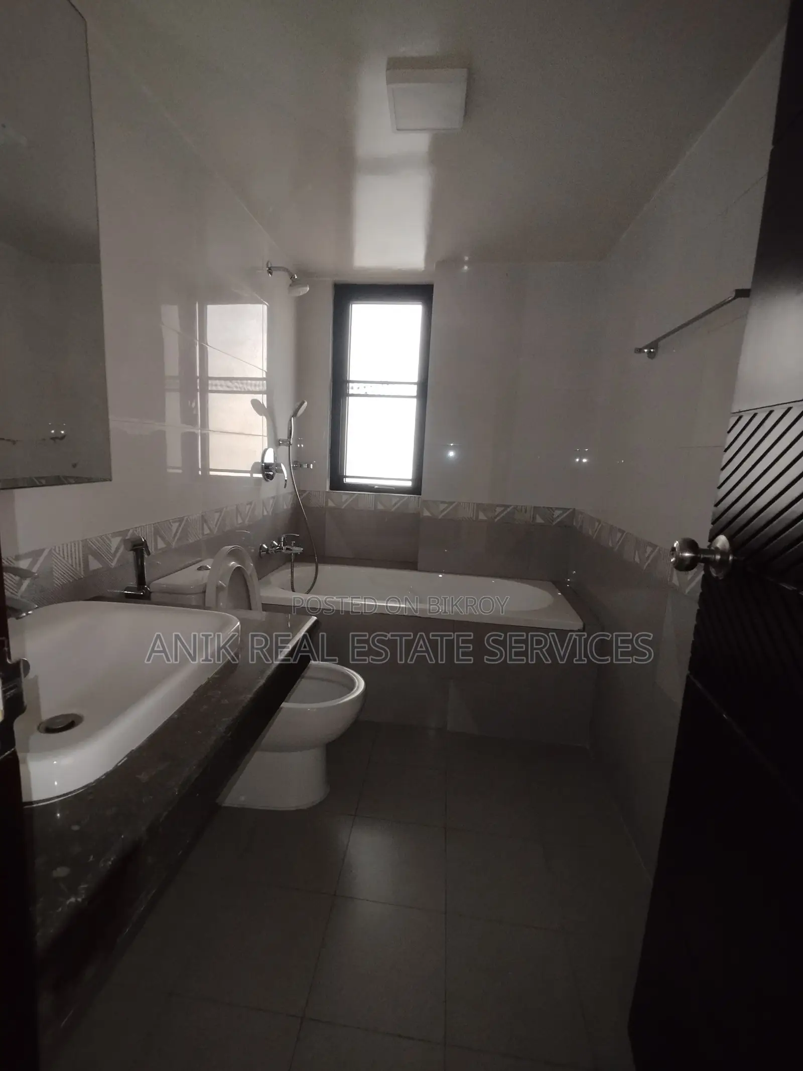 Good Quality 4000 Sft Semi Farnised Flat Rent At Baridhara