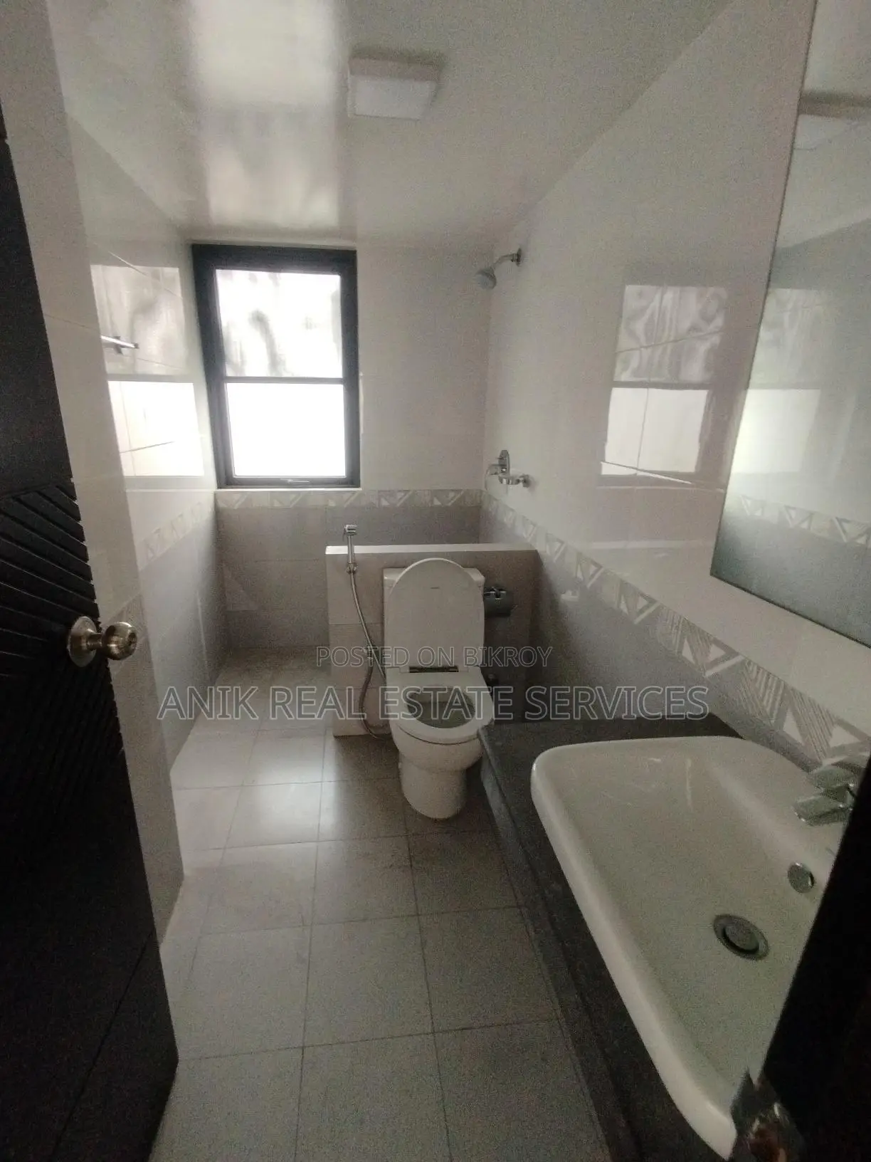 Good Quality 4000 Sft Semi Farnised Flat Rent At Baridhara