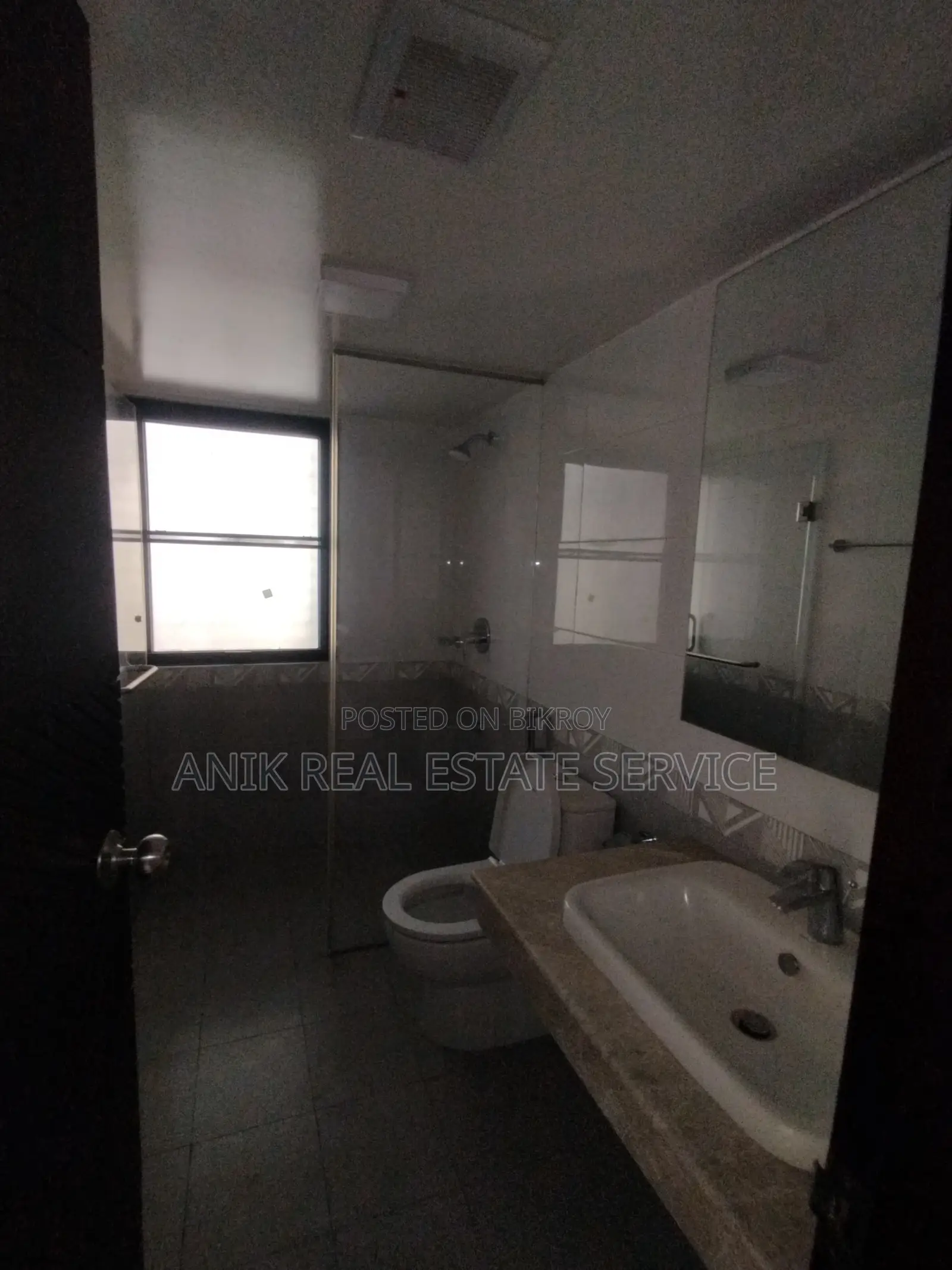 বারিধারায় ৪০০০ বর্গফুটের ভালো মানের সেমি ফার্নিশড ফ্ল্যাট ভাড়া