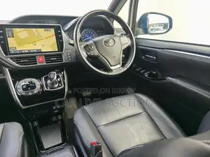 Toyota Esquire Hybrid 2021