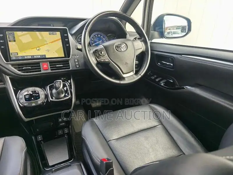 Toyota Esquire Hybrid 2021
