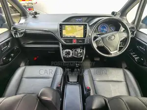 Toyota Esquire Hybrid 2021