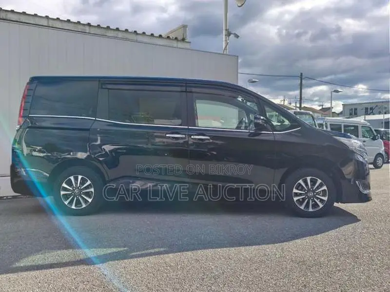 Toyota Esquire Hybrid 2021