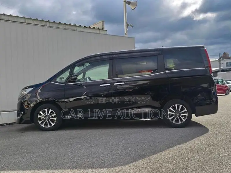 Toyota Esquire Hybrid 2021
