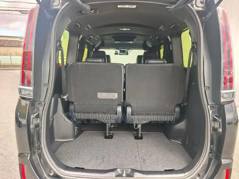Toyota Esquire Hybrid 2021
