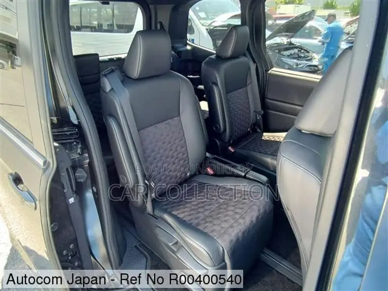 Toyota Voxy S-Z 2022