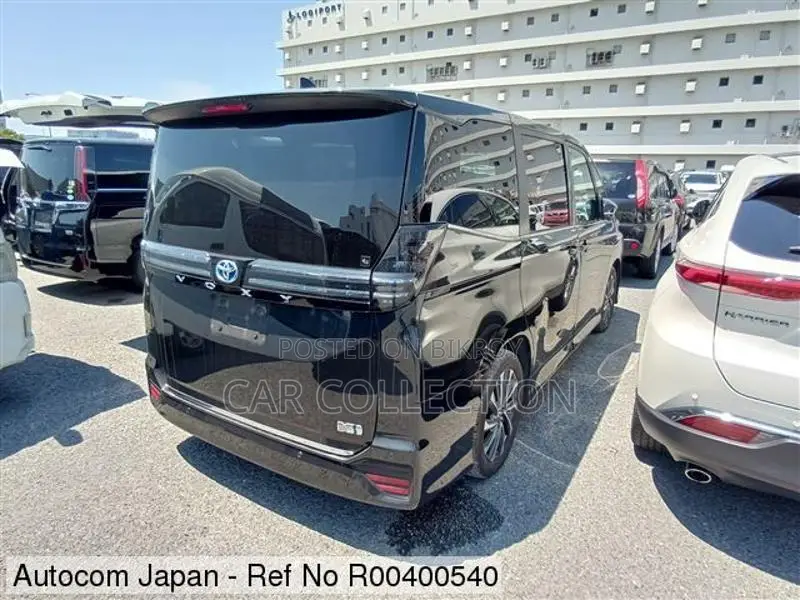 Toyota Voxy S-Z 2022