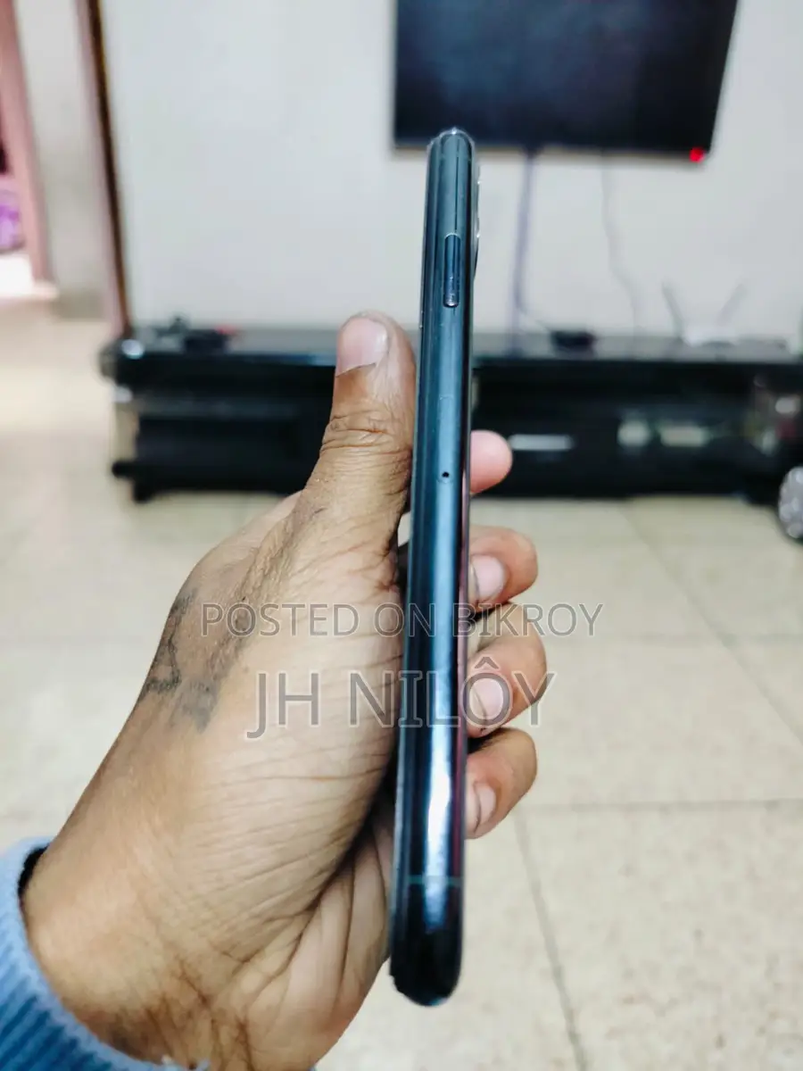 Apple iPhone 11 Pro Max (Used)