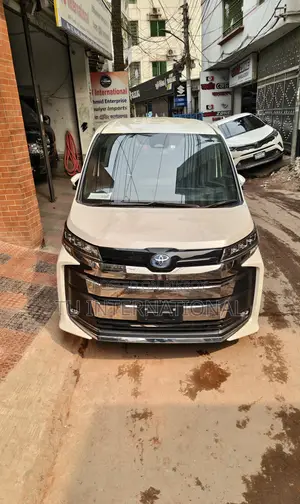 Toyota Noah SZ PACKAGE HV. 2022