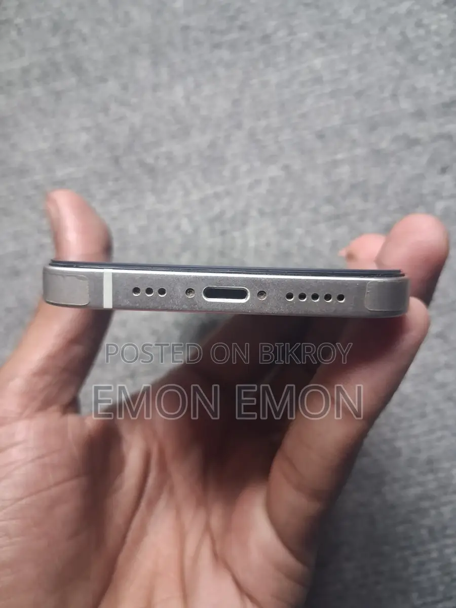 Apple iPhone 12 (Used)