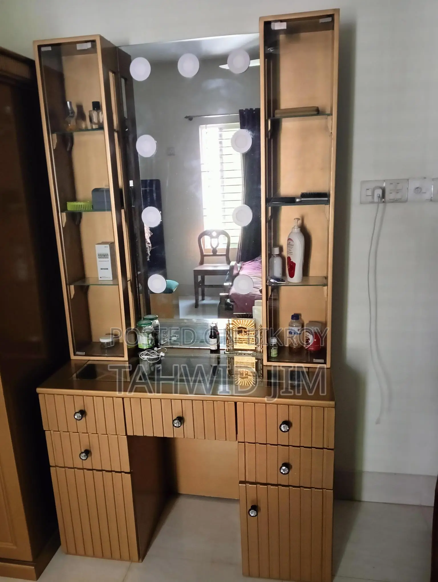 Bed and Dressing Table Used for Only 1.5 Years – Like Brand New