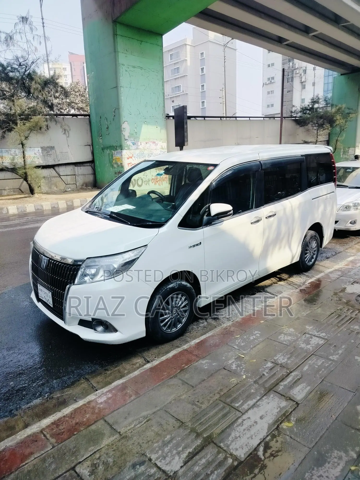 Toyota Esquire 2014
