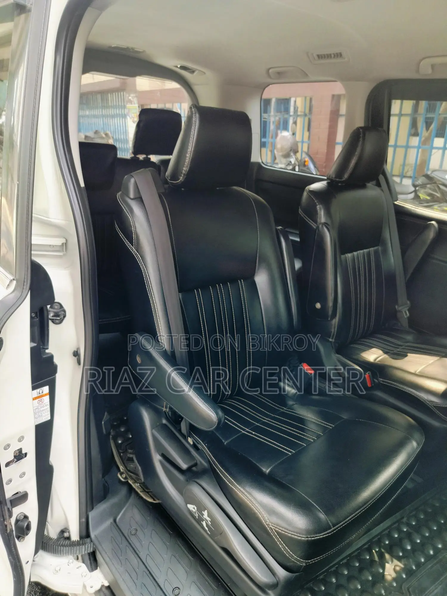 Toyota Esquire 2014